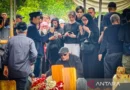 Rekan Artis dan Musisi Hadiri Pemakaman Vidi Aldiano – Detik Kini
